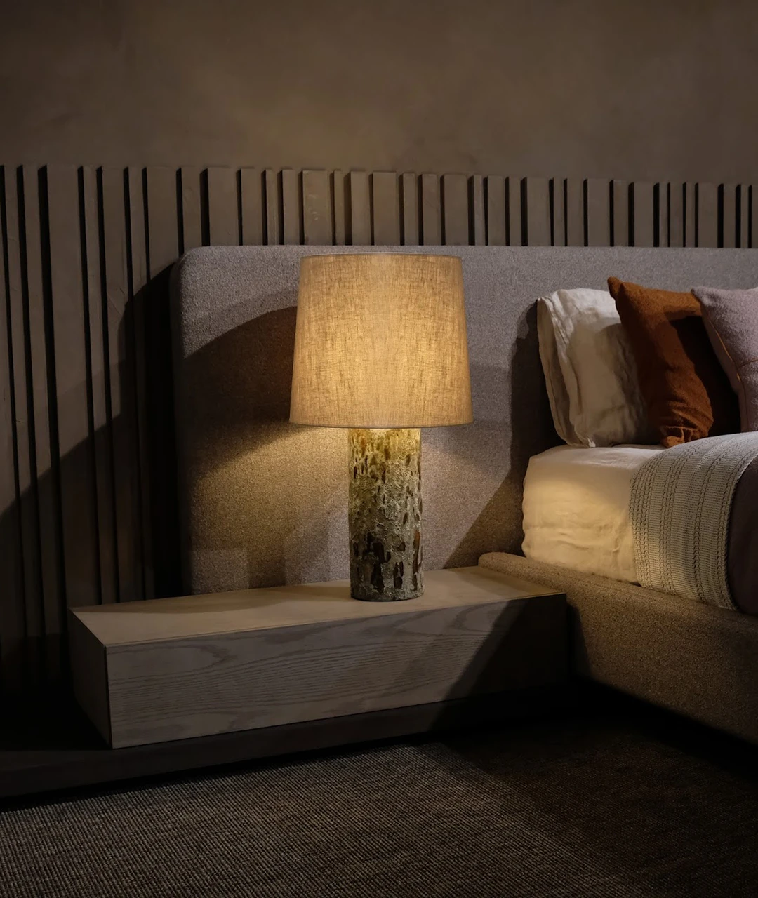 pormenor cabeceira quarto munich vanguard